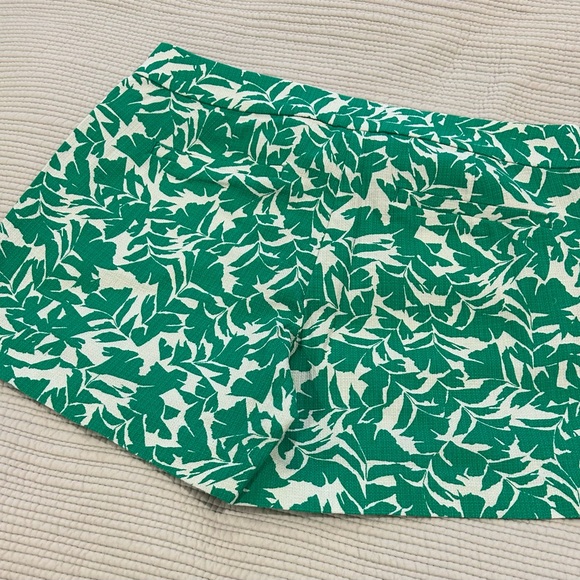 J. Crew Shorts, Green And White Preppy, Classic Size 4‎ Floral - Picture 4 of 4
